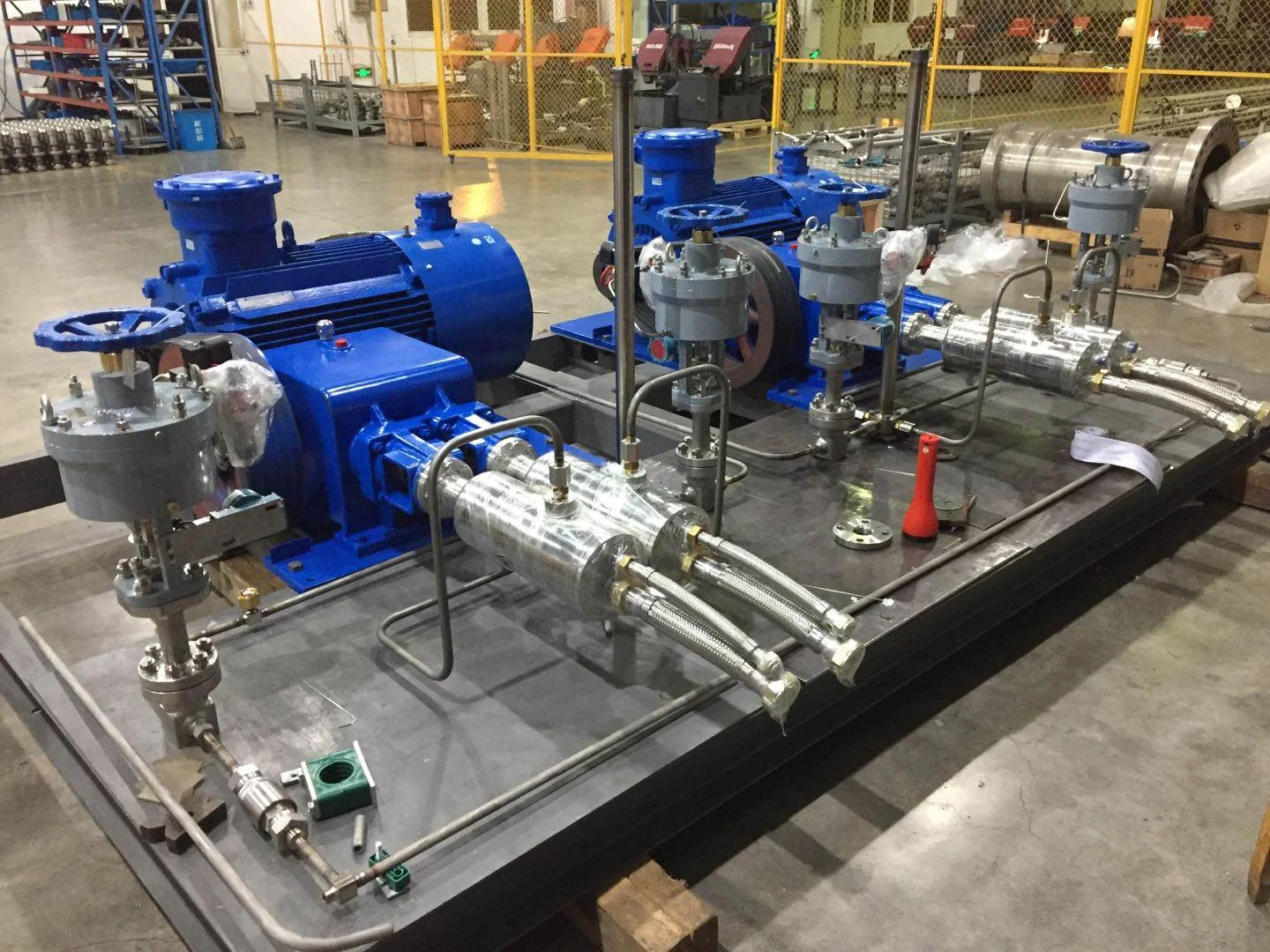 Triplex marine LNG high-pressure pump skid
